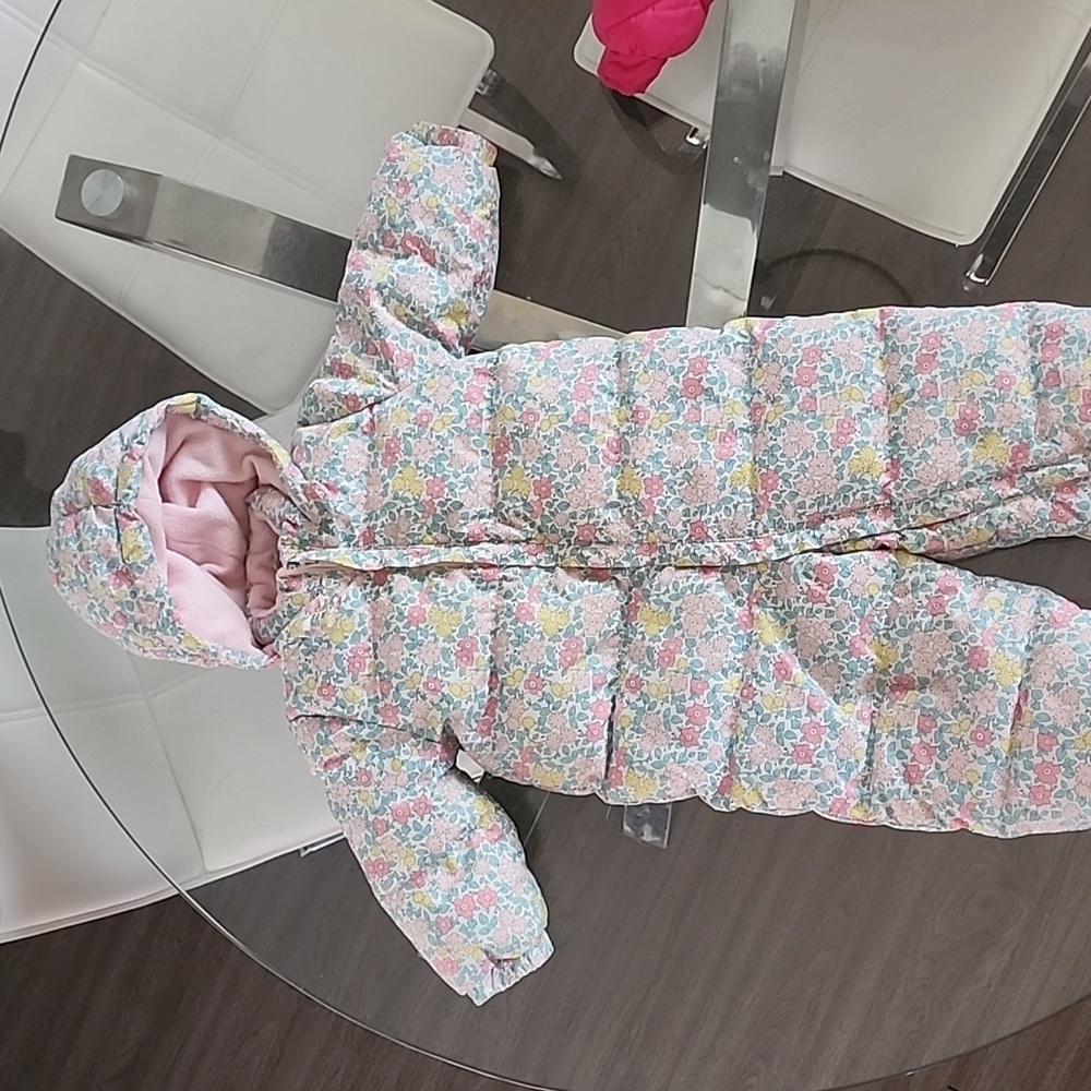 Warm body snowsuits